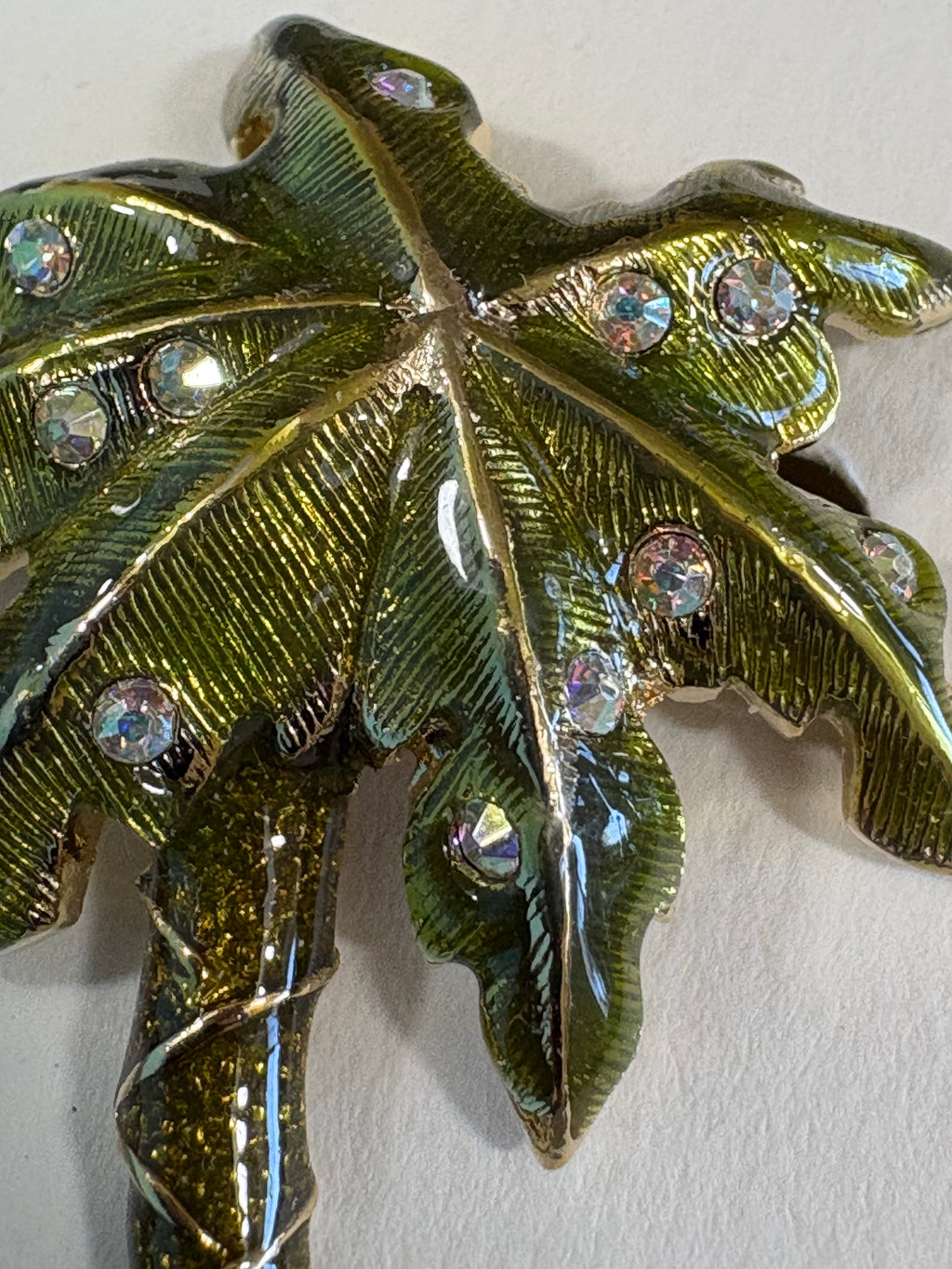 Liz Claiborne Green Palm Tree Rhinestone Brooch – New in Box