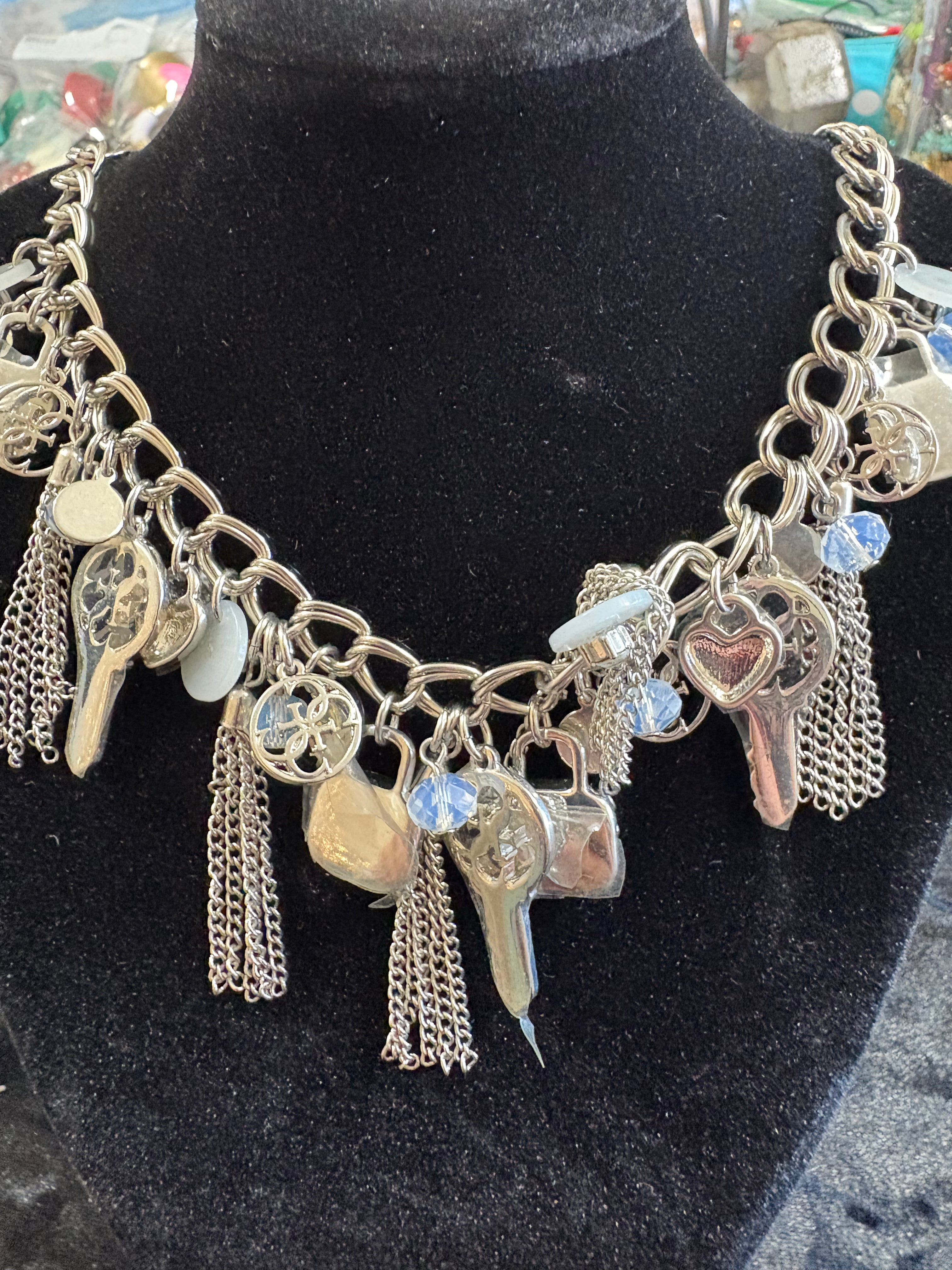 GUESS Silver-Tone Key & Charm Statement Necklace – New with Tags