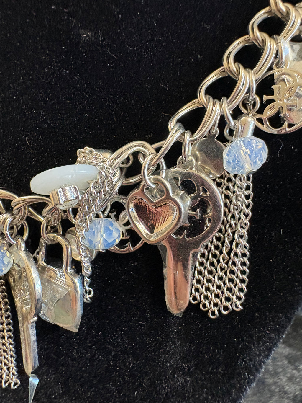GUESS Silver-Tone Key & Charm Statement Necklace – New with Tags