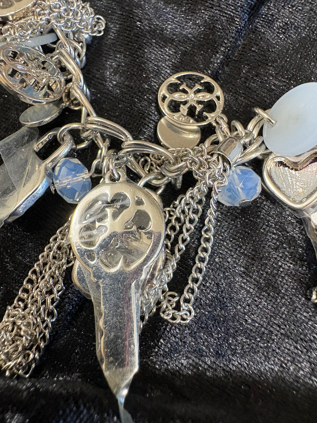 GUESS Silver-Tone Key & Charm Statement Necklace – New with Tags